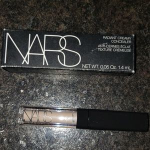 Nars
Radiant Creamy Concealer Mini custard
Med 1